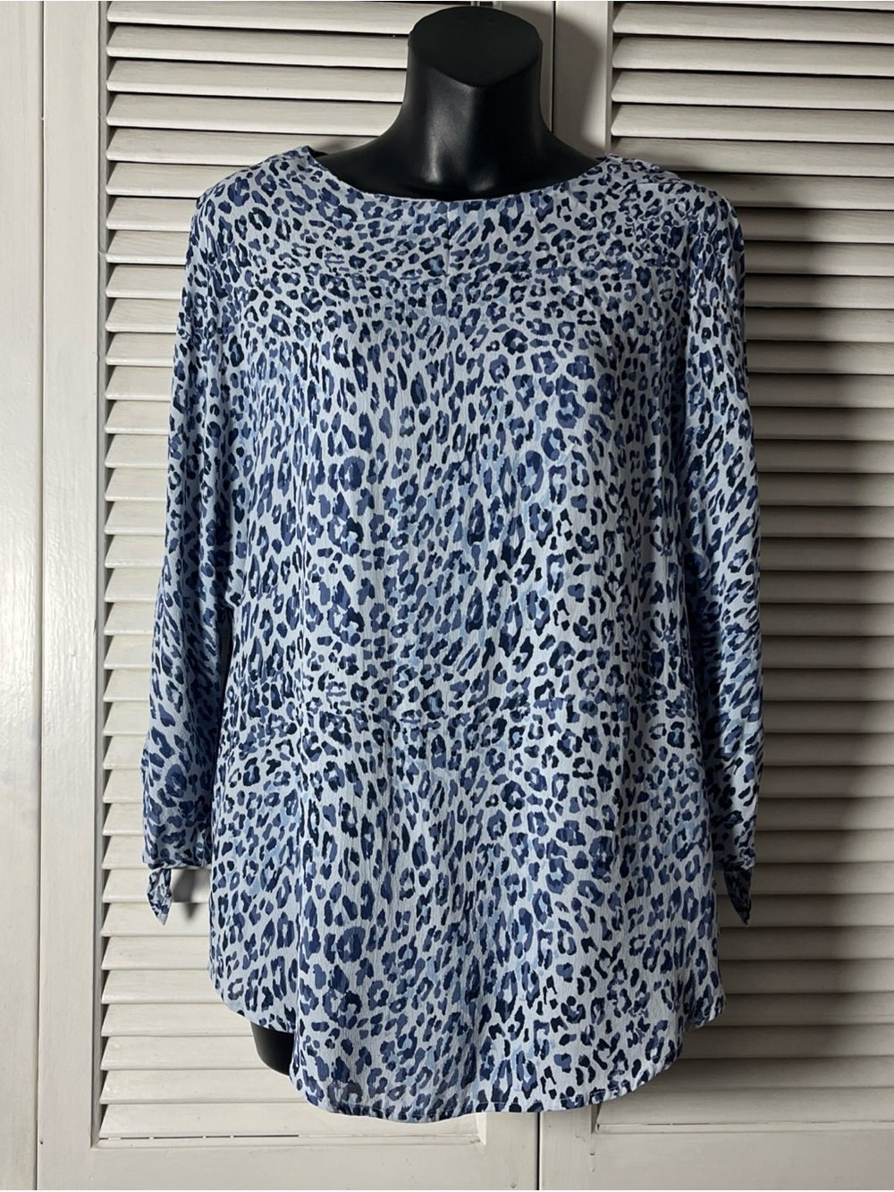 Charlie Paige Blue Leopard Print Long Sleeve Top Sz M